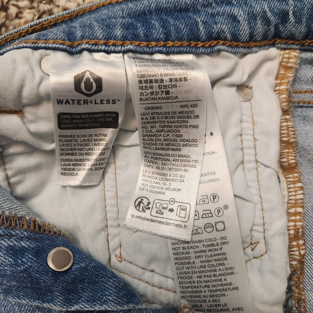 Levi’s 501 Medium Wash Mid-Rise Distressed Cut-Off Denim Shorts  W29 (#2) - Picture 9 of 11